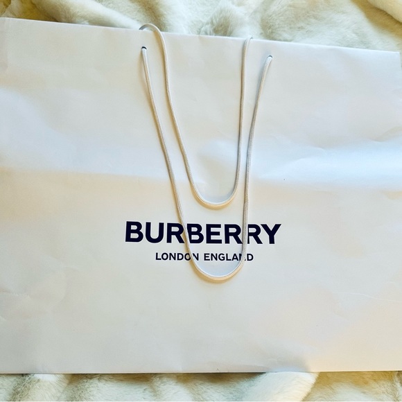 Brand new BURBERRY NEWBRIDGE Hooded Down Quilted Puffer Coat with tags. - Picture 5 of 10